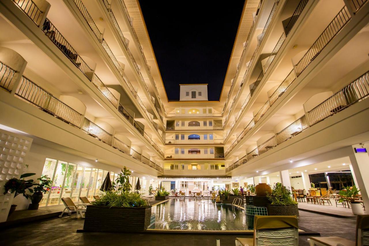 Sabai Wing Hotel 4*