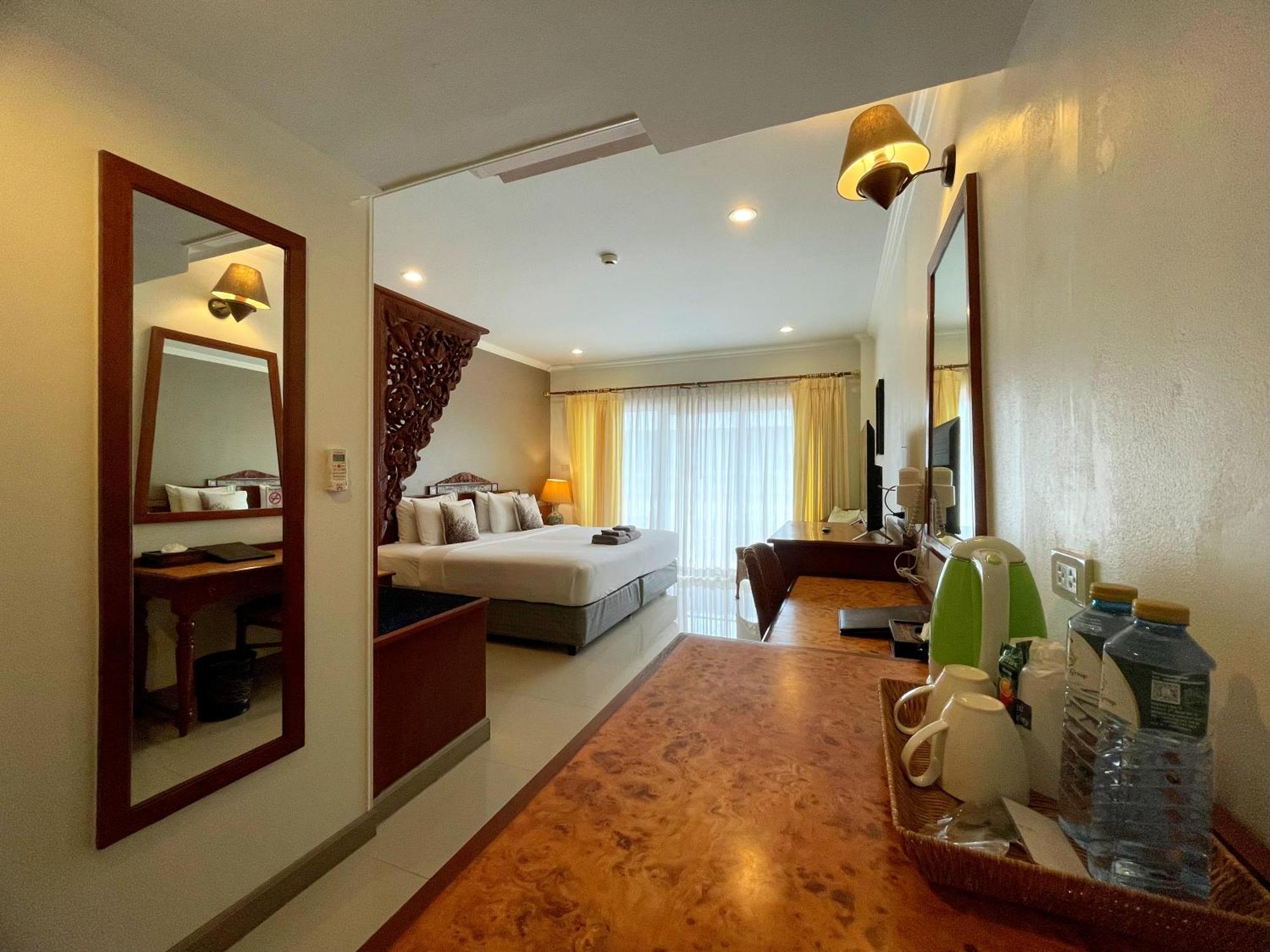 Sabai Wing Hotel 4*