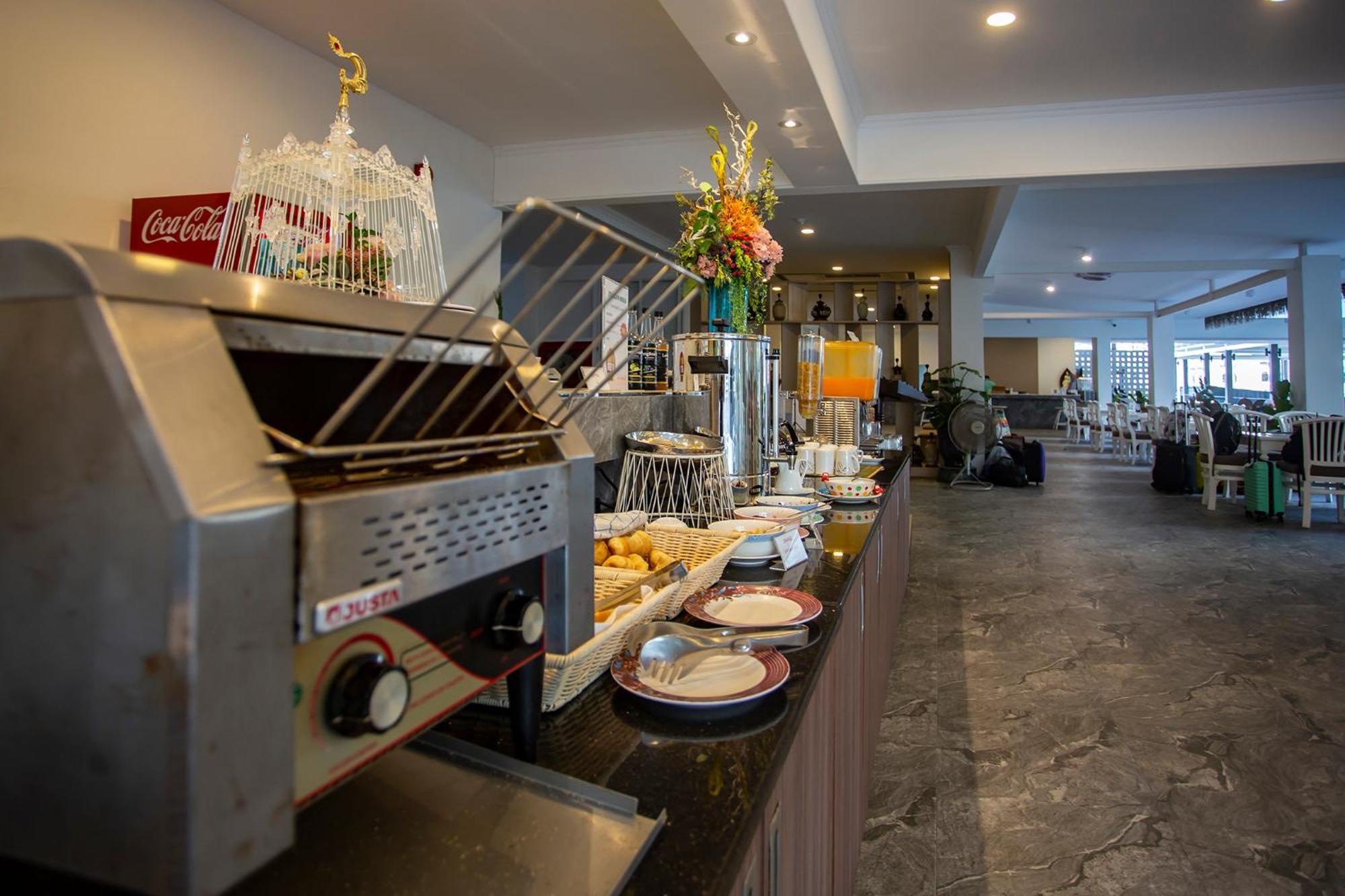 Sabai Wing Hotel 4*